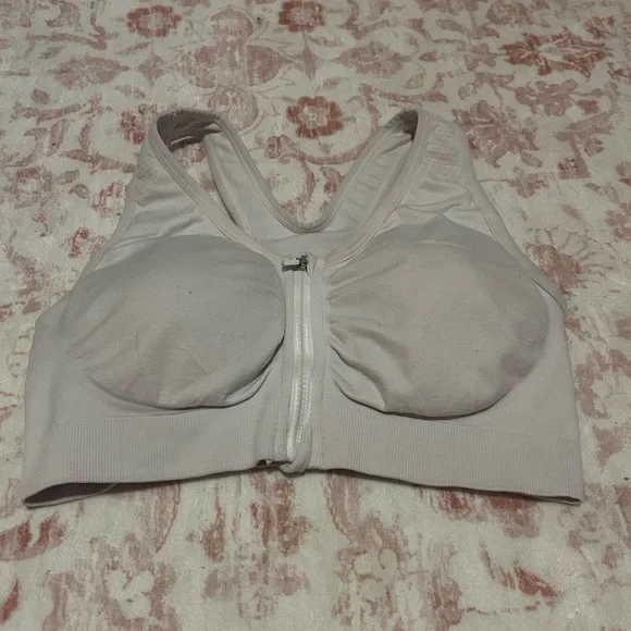 2 zip up bras medium, good condition - Picture 3 of 5